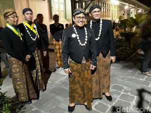 Ikut Kirab 1 Sura di Solo, Cak Imin Selipkan Doa Jadi Ketua MPR Ikut Kirab 1 Sura di Solo, Cak Imin Selipkan Doa Jadi Ketua MPR