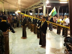 Empat Pusaka Mangkunegaran Solo Dikirab di Malam 1 Sura