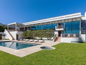 Penampakan Rumah Rp 1,4 Triliun yang Dibeli Bos WhatsApp