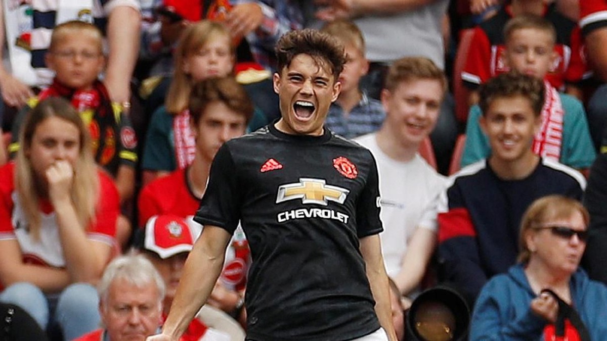 Daniel James berusaha kian padu dengan Marcus Rashford. (Foto: Action Images via Reuters/John Sibley)