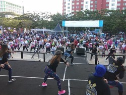 CFD Makassar, Emak-emak Zumba Bareng di Pantai Losari
