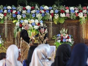 Unik! Pengantin di Jaksel Souvenir Nikahnya P3K dan Panduan Hadapi Gempa Unik! Pengantin di Jaksel Souvenir Nikahnya P3K dan Panduan Hadapi Gempa