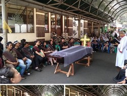 Viral Kebaktian Tutup Peti di Depan Masjid di Jakpus, Begini Ceritanya