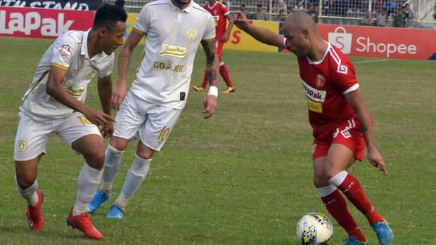 Marquinhos cetak gol ke gawang Persija.