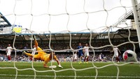 Dua gol Tammy Abraham di babak pertama sudah membawa Chelsea memimpin.