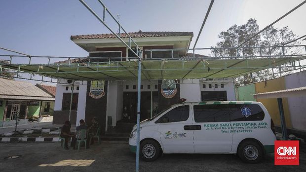 Posko Kesehatan Pertamina di Kantor Desa Cemarajaya. Karawang.