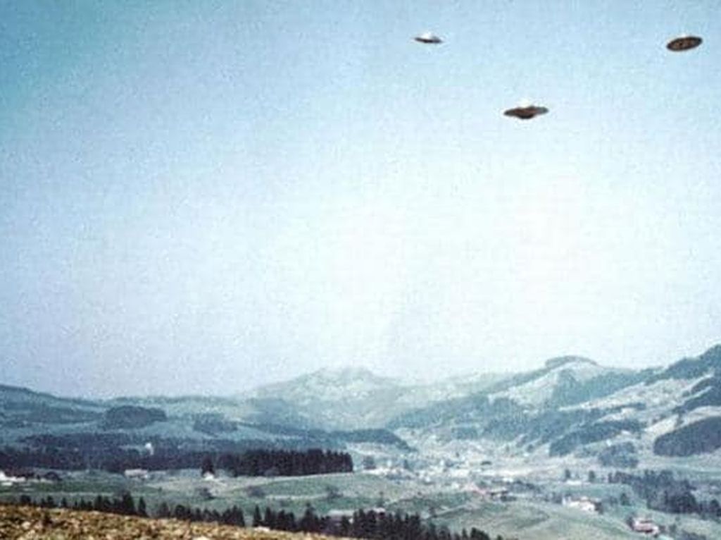 Cerita Kehidupan UFO dan Alien dari Kacamata Sains Cerita Kehidupan UFO dan Alien dari Kacamata Sains