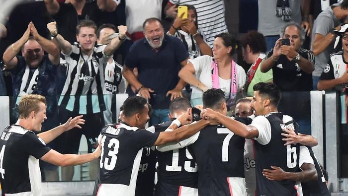 Juventus meraih kemenangan 4-3 atas Napoli lewat pertandingan dramatis. (Massimo Pinca/Reuters) Juventus meraih kemenangan 4-3 atas Napoli lewat pertandingan dramatis. (Massimo Pinca/Reuters)