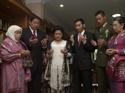 SBY Unggah Foto Bersama Almarhum Ibunda dan Istri: Kini Tinggal Kenangan
