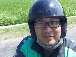 Tak Cuma Romantis, Driver Ojol Edwin Juga Sempat Viral Selalu Bawa Kotak P3K