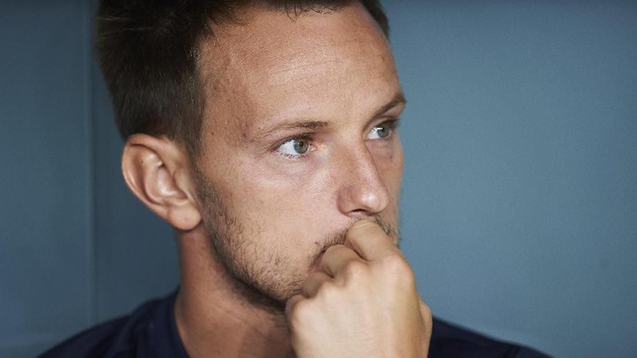 BILBAO, SPAIN - AUGUST 16:  Ivan Rakitic of FC Barcelona looks on during the Liga match between Athletic Club and FC Barcelona at San Mames Stadium on August 16, 2019 in Bilbao, Spain. (Photo by Juan Manuel Serrano Arce/Getty Images)
