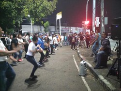 Doa untuk Damai Papua, Polisi-Artis Papua Nyanyi dan Bagi-bagi Bunga