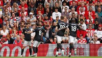Sempat ditekan di menit-menit awal, MU kemudian justru mampu mencetak gol lebih dulu lewat Daniel James di menit ke-10. Reuters/John Sibley.