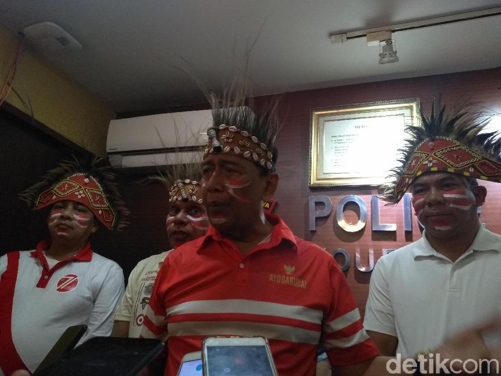 Wiranto Bersyukur Papua Damai: Bakar Batu Boleh, Gedung Jangan Wiranto Bersyukur Papua Damai: Bakar Batu Boleh, Gedung Jangan