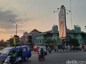 Nyanyian Wali Kota Depok Mulai Disetel di Lampu Merah, Ini Respons Warga Nyanyian Wali Kota Depok Mulai Disetel di Lampu Merah, Ini Respons Warga