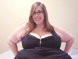 Wanita yang Punya BB 177 Kg Ini Raup Rp 172 Juta Setahun dari Video Makan