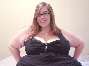 Wanita yang Punya BB 177 Kg Ini Raup Rp 172 Juta Setahun dari Video Makan Wanita yang Punya BB 177 Kg Ini Raup Rp 172 Juta Setahun dari Video Makan