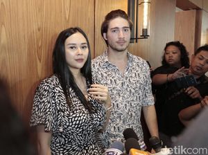 Alamat Suami Gaib, Aura Kasih Masih Video Call dengan Eryck Amaral Alamat Suami Gaib, Aura Kasih Masih Video Call dengan Eryck Amaral