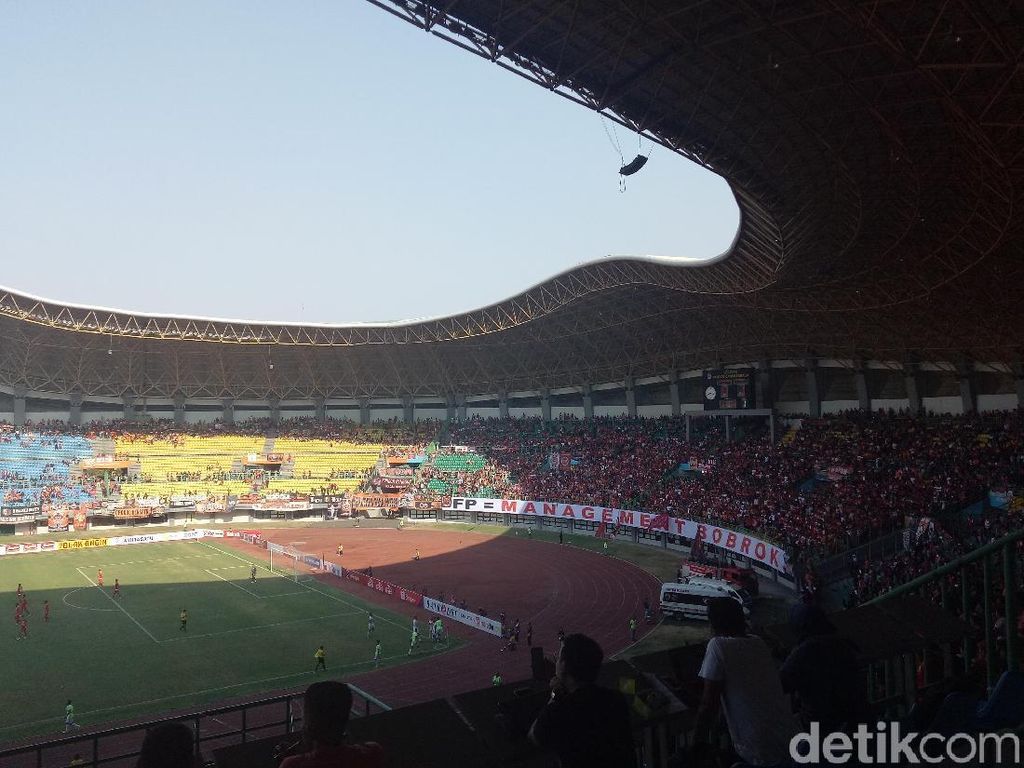 Persija Menjamu Badak Lampung Jadi Ajang Kritik The Jak kepada Manajemen Persija Menjamu Badak Lampung Jadi Ajang Kritik The Jak kepada Manajemen