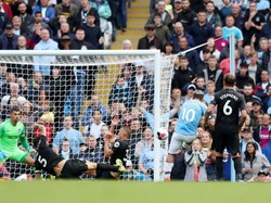 Aguero membuat gol keduanya di menit ke-55, yang disusul gol dari Bernardo Silva di menit ke-79. REUTERS/Jon Super.