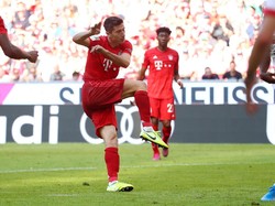 Gelontoran gol Bayern di laga ini masih berlanjut pada menit ke-78. Umpan Thomas Mueller dari sayap kanan mampu dikontrol dengan baik oleh Robert Lewandowski di kotak penalti. Ia kemudian langsung melepas sepakan mendatar yang menembus pojok kiri gawang Mainz.
