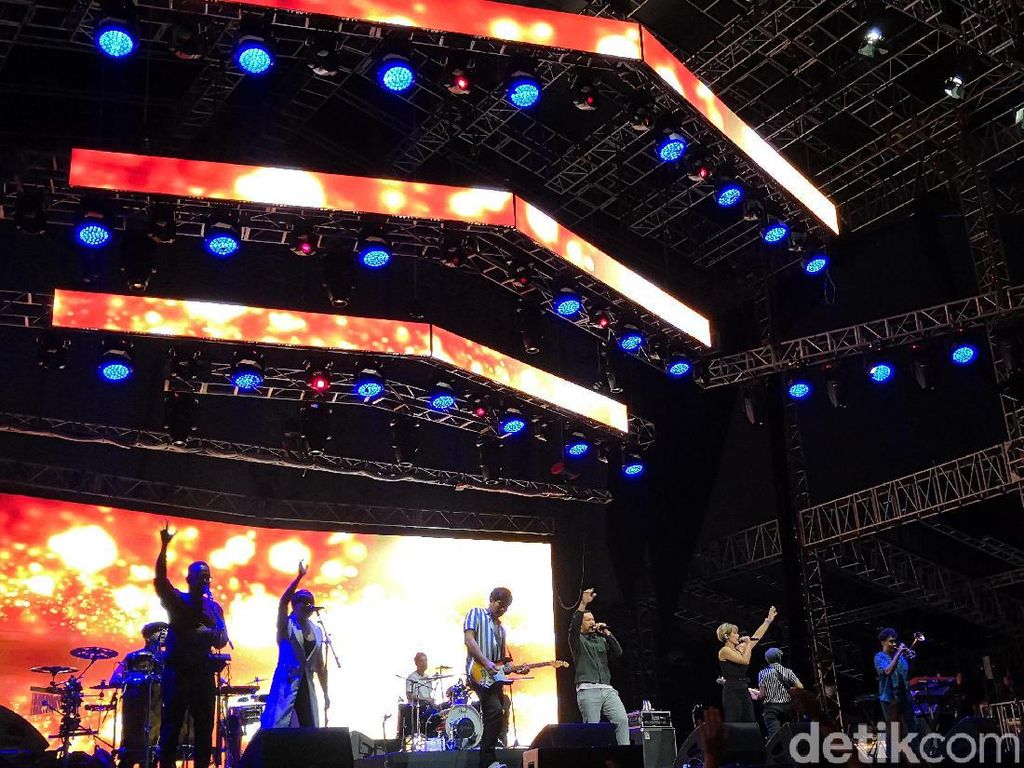 Bernyanyi Bersama Maliq & DEssentials di Hodgepodge Superfest 2019 Bernyanyi Bersama Maliq & DEssentials di Hodgepodge Superfest 2019