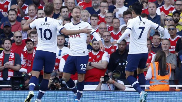 Selebrasi Eriksen usai mencetak gol pembuka Tottenham ke gawang Arsenal. (