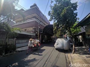 Kesejukan Kebaktian di Depan Masjid Tuai Pujian