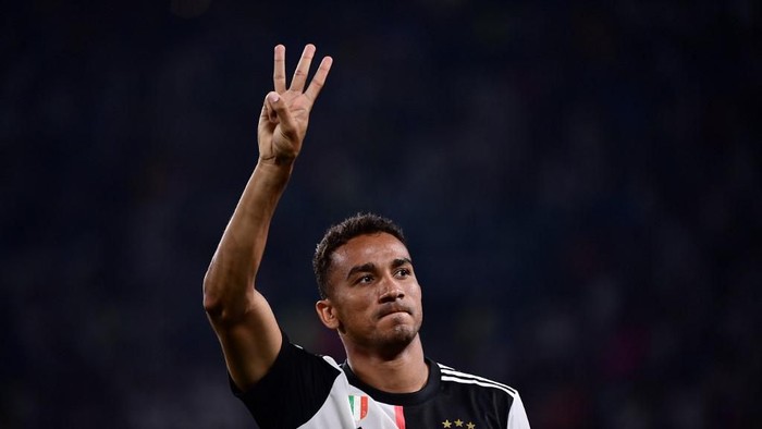 Juventus Brazilian defender Danilo celebrates after scoring a goal during the Italian Serie A football match Juventus vs Napoli on August 31, 2019 at the Juventus stadium in Turin. (Photo by Marco Bertorello / AFP)
