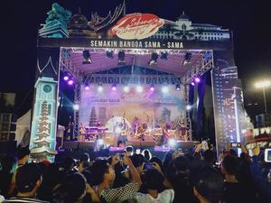 Teriakan Tantri Kotak Tutup Avanza-Veloz Sebangsa Surabaya