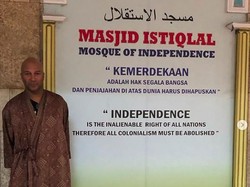 Sebelum Manggung di Jakarta, Tom Morello Berkunjung ke Istiqlal