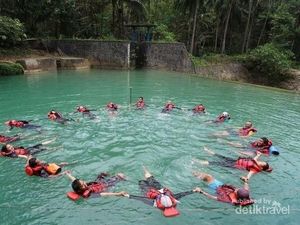 Lompat 7 Meter dan Body Rafting di Pangandaran