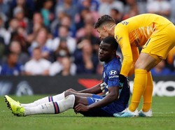 Gol bunuh diri Kurt Zouma membuat laga tuntas tanpa pemenang.