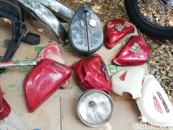 Meski Tua dan Karatan, Onderdil Motor Ini Laku Dijual