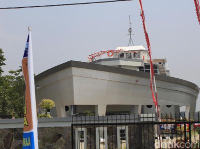 Foto: Penampakan Kapal di Tengah Desa di Bandung