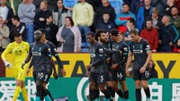 Pada duel di Turf Moor, Sabtu (31/8/2019) malam WIB, Liverpool dan Burnley sudah main kencang sejak menit awal. Burnley punya kans bikin gol lewat Ashley Barnes pada menit kedua tapi ditepis Adrian. REUTERS/Phil Noble.