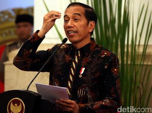 Jokowi Soroti Pasar Ramai Jelang Idul Fitri: Ingat Protokol Kesehatan! Jokowi Soroti Pasar Ramai Jelang Idul Fitri: Ingat Protokol Kesehatan!