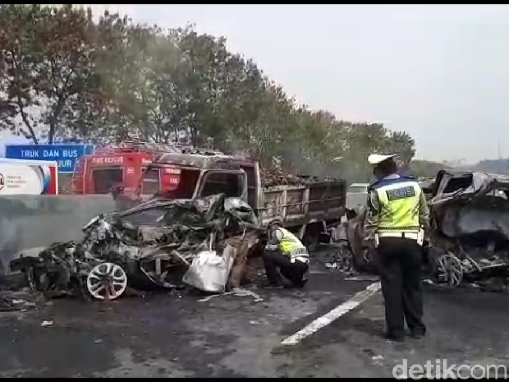 Kecelakaan Maut di Cipularang, Contraflow Diberlakukan di Km 93-90 Kecelakaan Maut di Cipularang, Contraflow Diberlakukan di Km 93-90