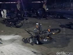 Pertandingan Persik vs PSIM Berakhir Ricuh, Suporter Saling Lempar Batu