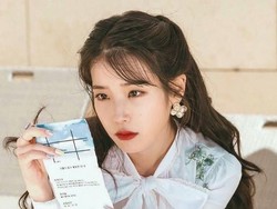 IU & Lee Do Hyun Reunian Setelah Hotel del Luna Tamat, Pamer Kado Manis