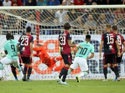 Lautaro lebih dulu mencatatkan namanya di papan skor pada menit 27. Sang striker menyambar umpan silang yang dilepaskan Stefano Sensi dan mengarahkannya ke tiang jauh sehingga sulit dijangkau kiper Robin Olsen. Enrico Locci/Getty Images.