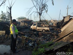 Tempat Penggergajian Kayu di Sidoarjo Ludes Terbakar