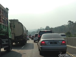 Olah TKP Tabrakan Beruntun di Tol Cipularang, Polisi Berlakukan Contraflow