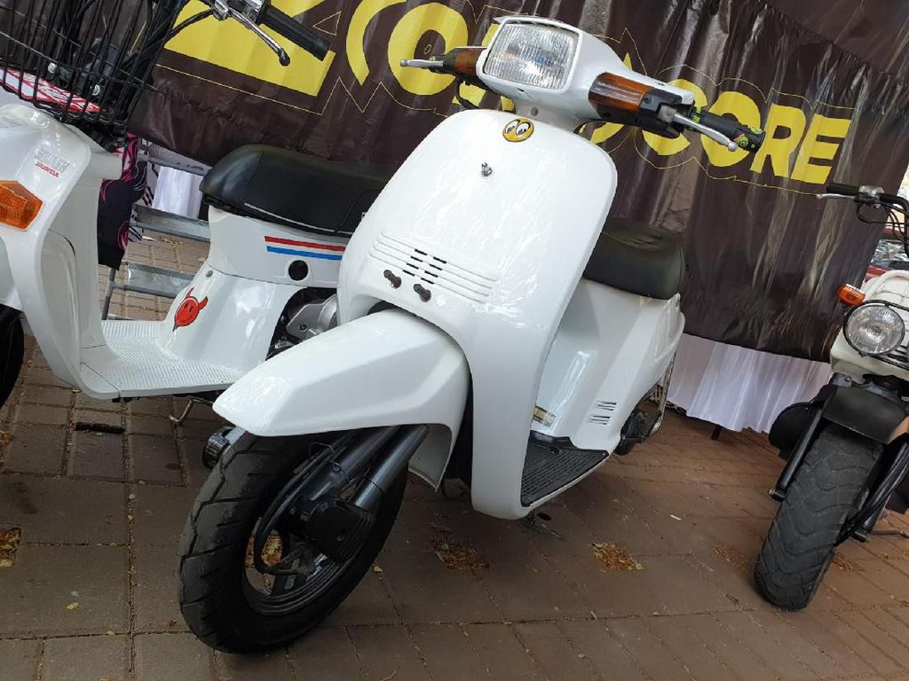 Antik Nih! Ada Skutik Jadul Honda yang Mirip Vespa Antik Nih! Ada Skutik Jadul Honda yang Mirip Vespa