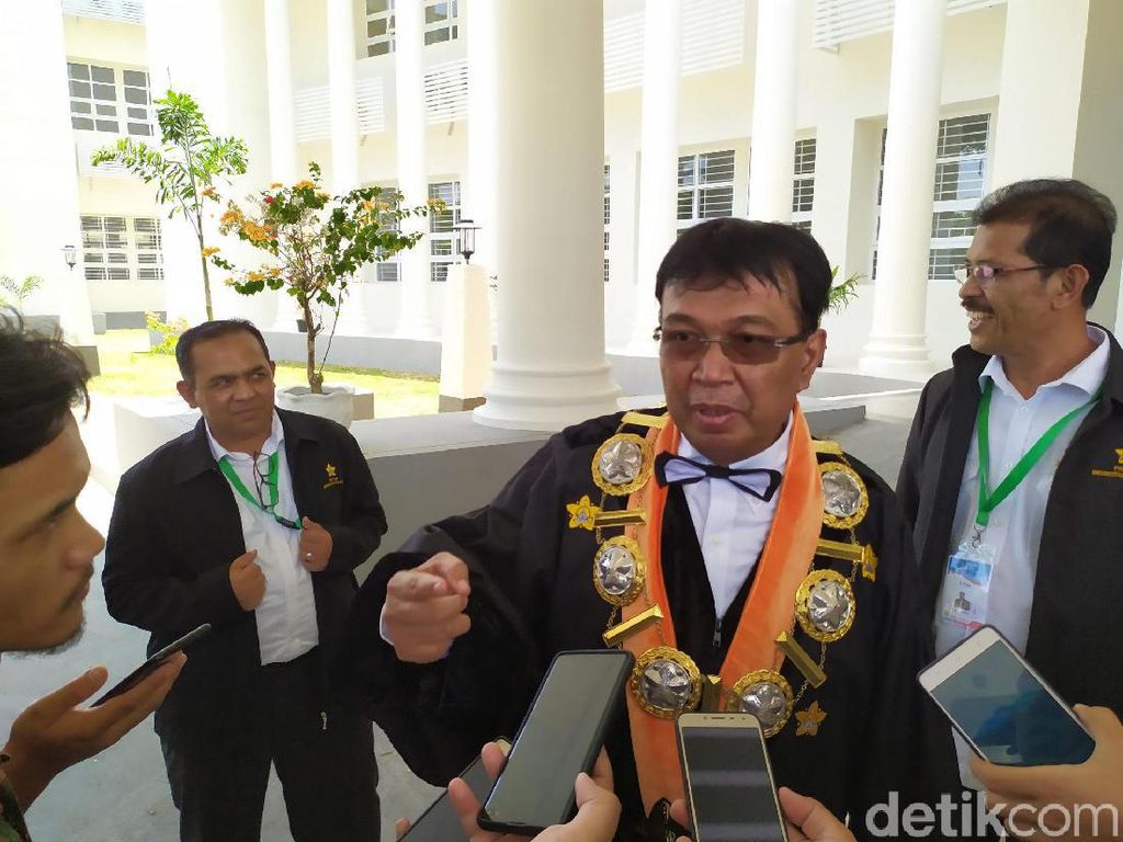 Rektor Unsyiah Wanti-wanti PT di Aceh Didominasi Mahasiswa Luar Daerah Rektor Unsyiah Wanti-wanti PT di Aceh Didominasi Mahasiswa Luar Daerah