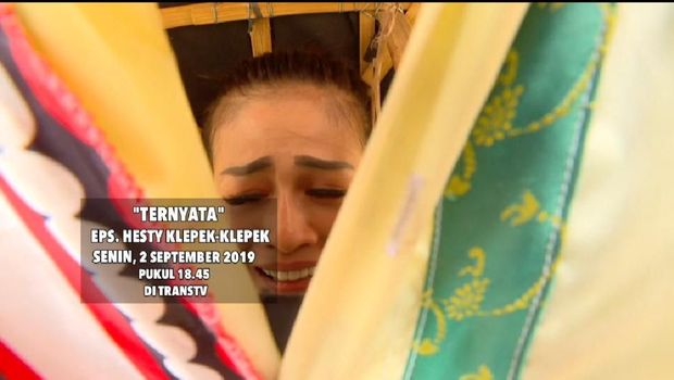 Hesty Klepek Klepek jadi ondel-ondel