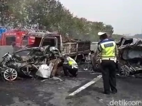 Foto-foto Kecelakaan Maut di Cipularang