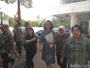 Pansel KPK Serahkan 10 Nama Capim ke Jokowi Pansel KPK Serahkan 10 Nama Capim ke Jokowi