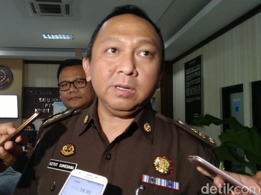 Kejati Akan Memeriksa Sekda Jateng Terkait Penyelewengan Dana Banprov Kejati Akan Memeriksa Sekda Jateng Terkait Penyelewengan Dana Banprov