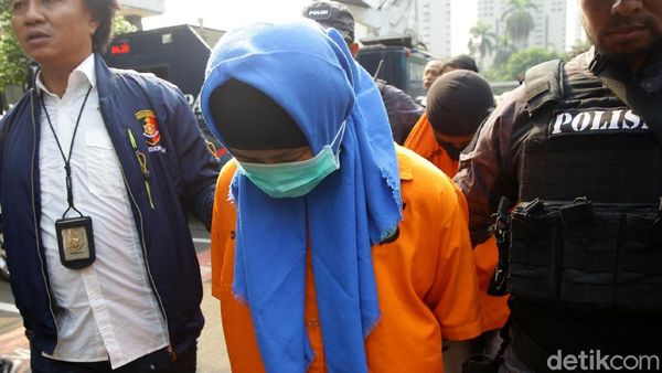 Aulia Kesuma Tertunduk Malu di Polda Metro Jaya
